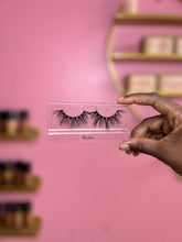 Load image into Gallery viewer, Top Tier Eyelash Strips
