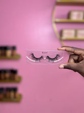 Load image into Gallery viewer, Top Tier Beauty Eyelashes
